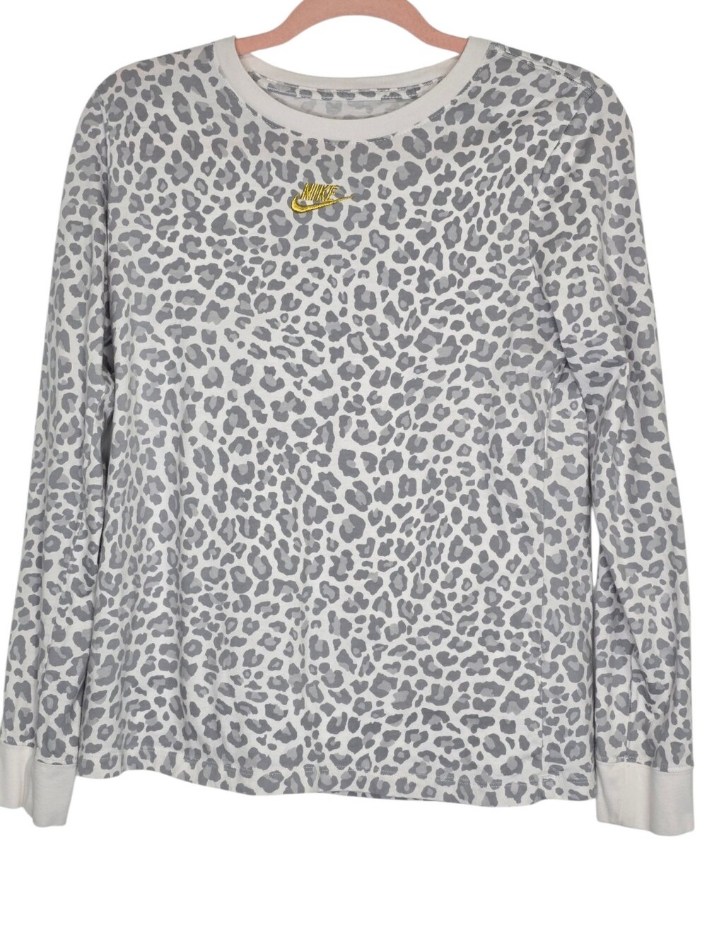 Nike Sportswear long-sleeve tee features an allover grey and white leopard print